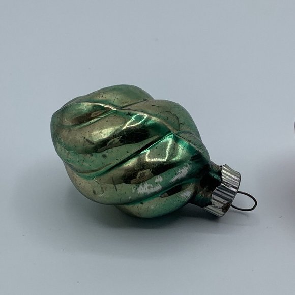 Vintage Shiny Brite Christmas Ornament Green Mercury Glass Swirl Twist - Picture 1 of 3